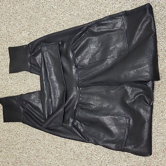 Offline by Aerie black faux leather jogger sz small long. - Picture 1 of 4